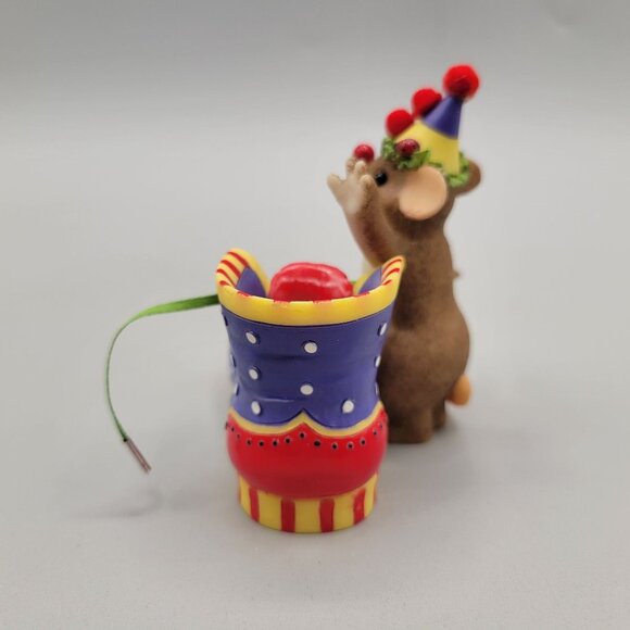 Charming Tails "Laughter Is Good For The Sole" Figurine Mouse With Clown Shoe - Picture 5 of 8